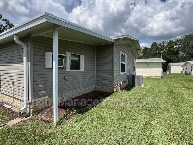 Building Photo - 38202 Woodgate Ln