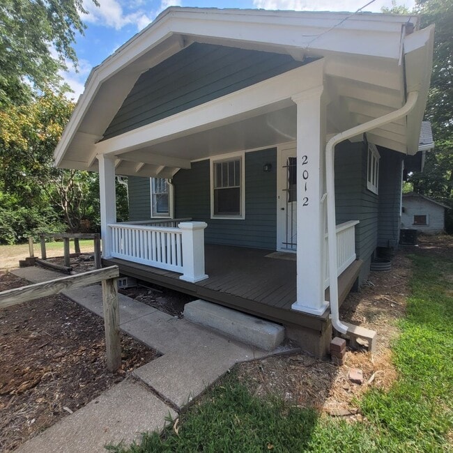 Building Photo - Large Updated House with Garage!