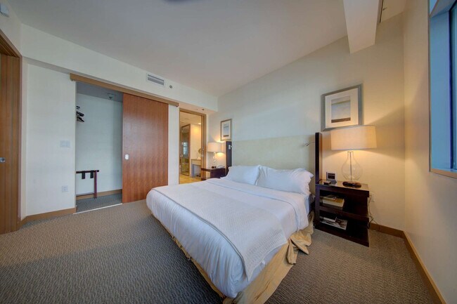 Building Photo - 1395 Brickell Ave