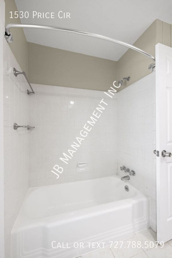 Building Photo - 1530 Price Cir