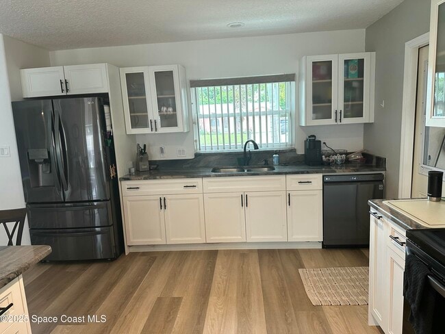 Building Photo - 574 Dianne Dr