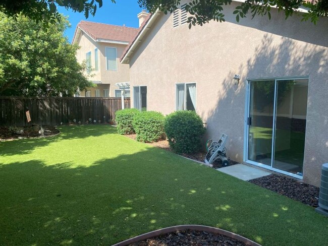 Building Photo - Beautiful Remodeled 2 Bed / 2 Bath Home in...