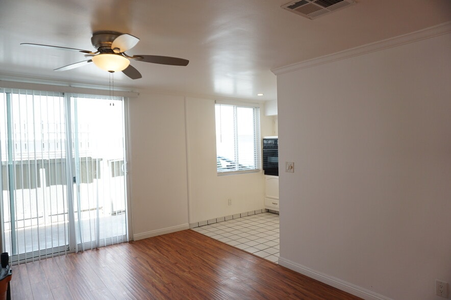 Building Photo - 4610 Densmore Ave