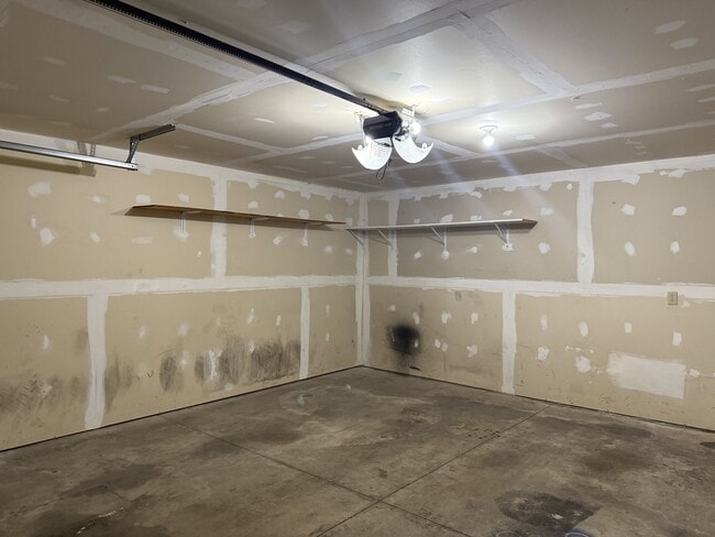 Building Photo - 3390 Canyon Dr