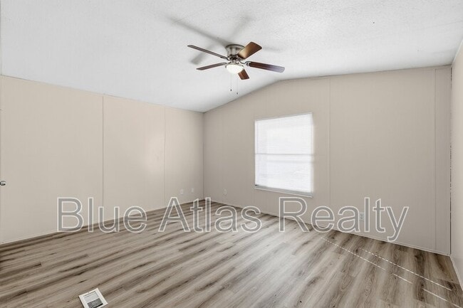 Building Photo - 825 Dawn Light Dr