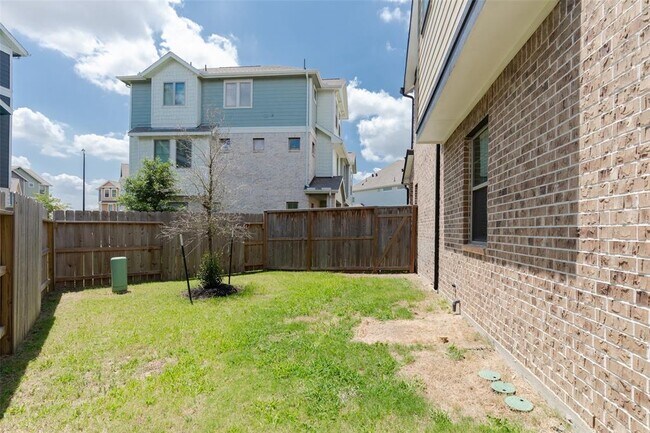 Building Photo - 23931 Oriole Vly Trl