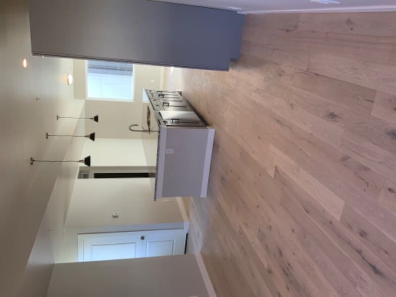 Building Photo - 825 Crisman Dr