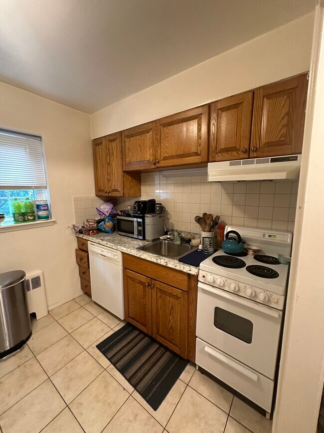 Building Photo - 5 Charlesbank Rd