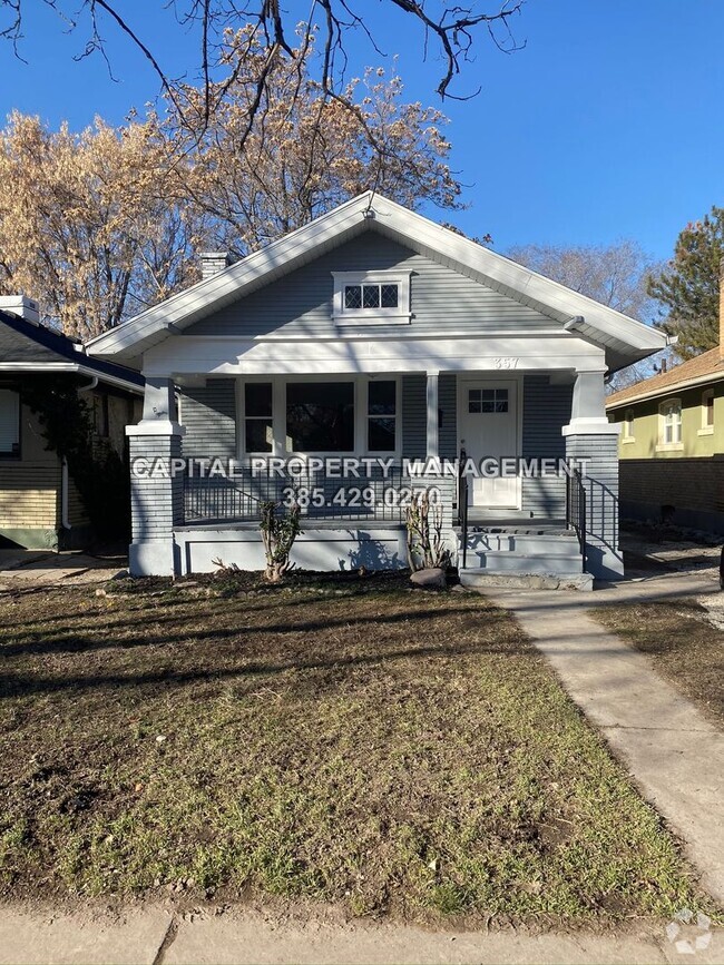 Building Photo - Recently Remodeled 2 Bedroom Home