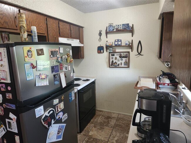 Building Photo - 601 Thelma Dr