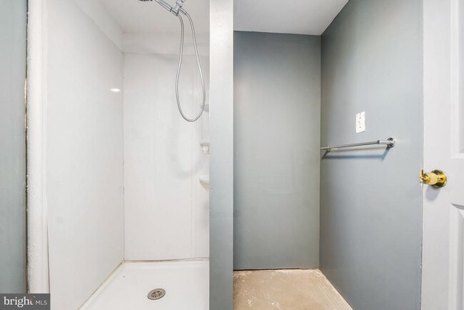 Building Photo - 6212 Carters Ln