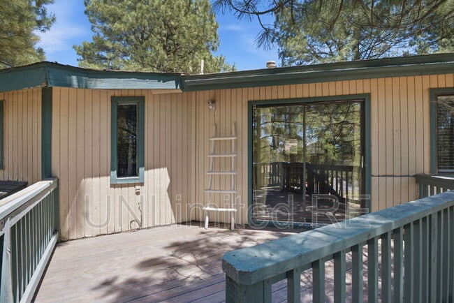Building Photo - 1410 Inverrary Way
