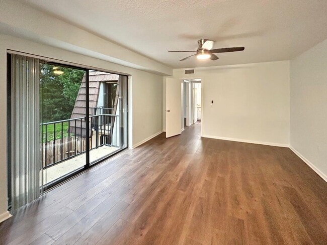 Building Photo - 405 4th Ln