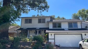Building Photo - 1240 Oak Knoll Dr
