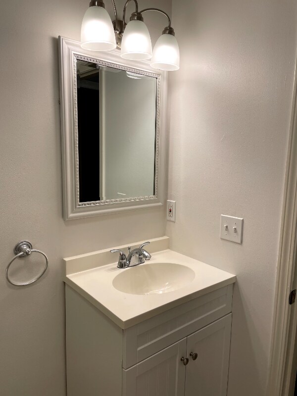 Building Photo - 10 Kenmar Dr