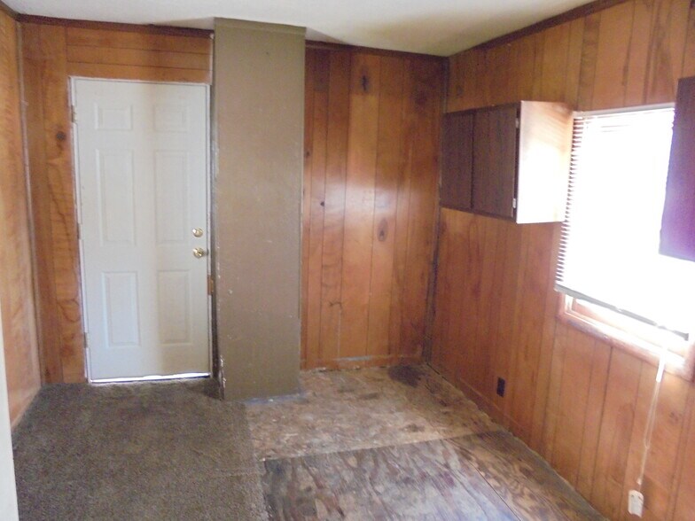Building Photo - 314 E Evers Ave