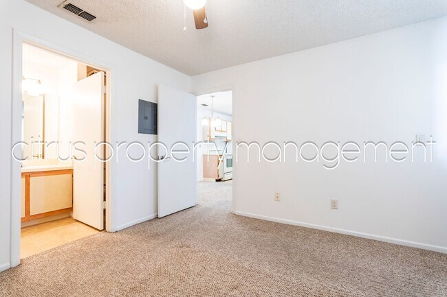 Building Photo - Lake Mary One bedroom Condo