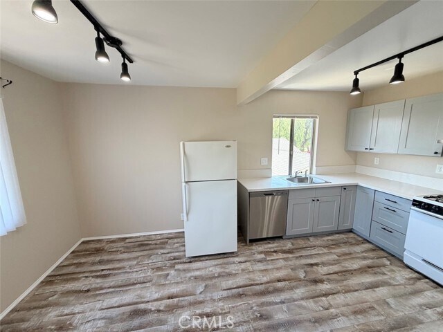 Building Photo - 537 W Crescent Dr