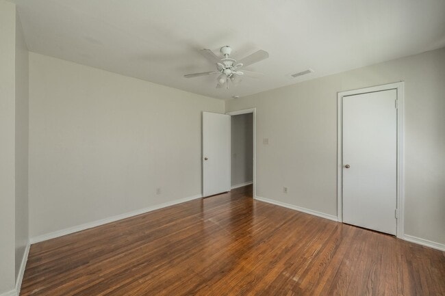 Building Photo - 3-Bedroom in Westworth Village!