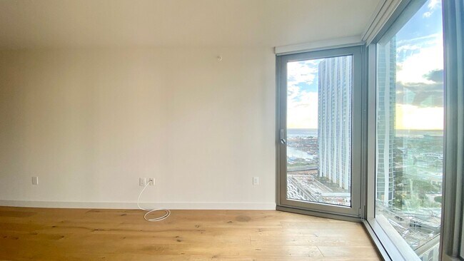 Building Photo - Available NOW - AE'O 1 BED 1 BATH w/ 1 COV...