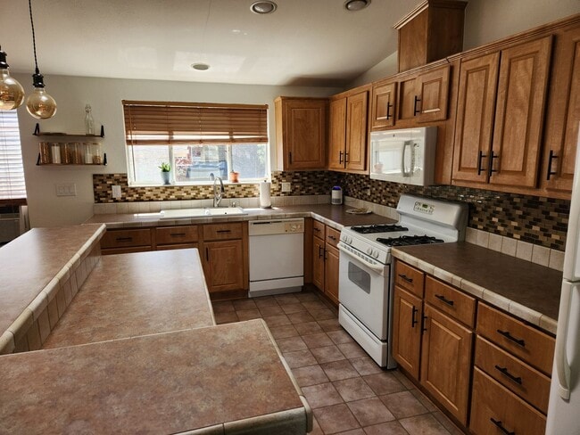 Building Photo - LEASE TAKEOVER_Move-in ready Home in Railroad Springs