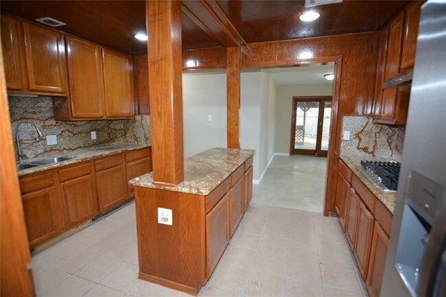 Building Photo - 906 Arrow Lake Dr