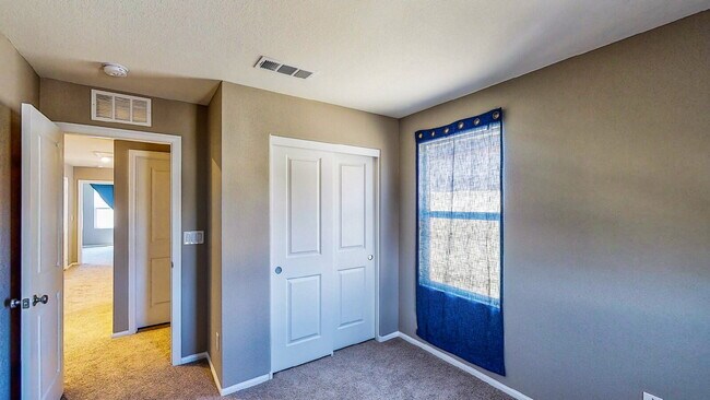 Building Photo - HOLIDAY SPECIAL! SIGN YOUR LEASE BY 12.31.25 AND RECEIVE THE FIRST 2 WEEKS RENT FREE!!  Beautiful...