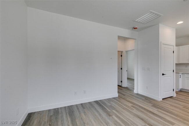 Building Photo - 367 N 16th St