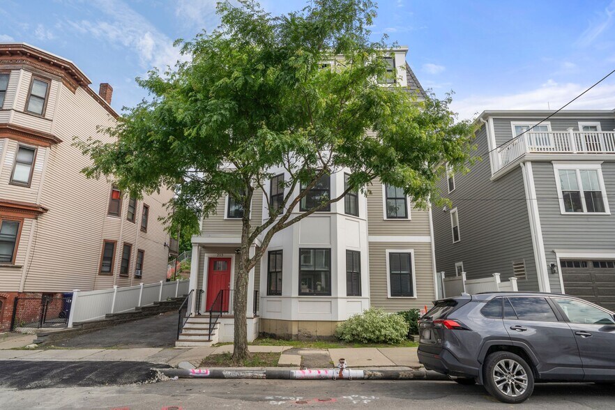 Building Photo - 213 E Eagle St
