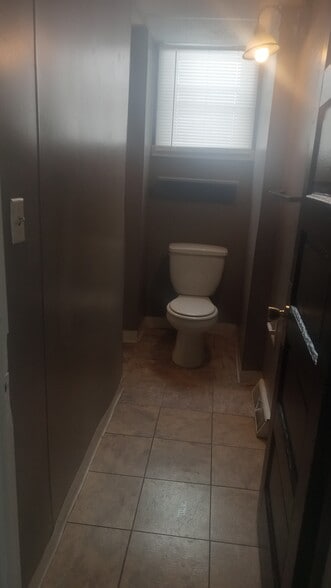 Building Photo - 1608 Poplar St