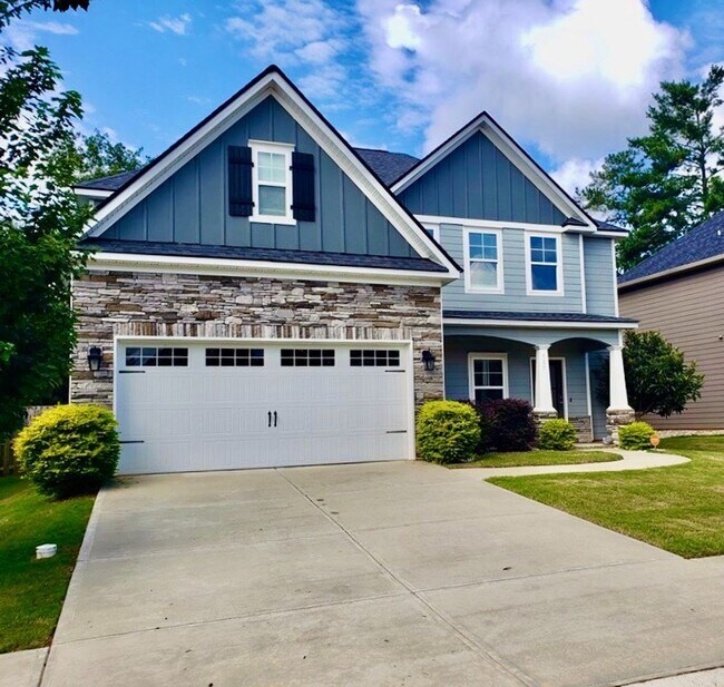 Building Photo - Centrally Located Home Sweet Home