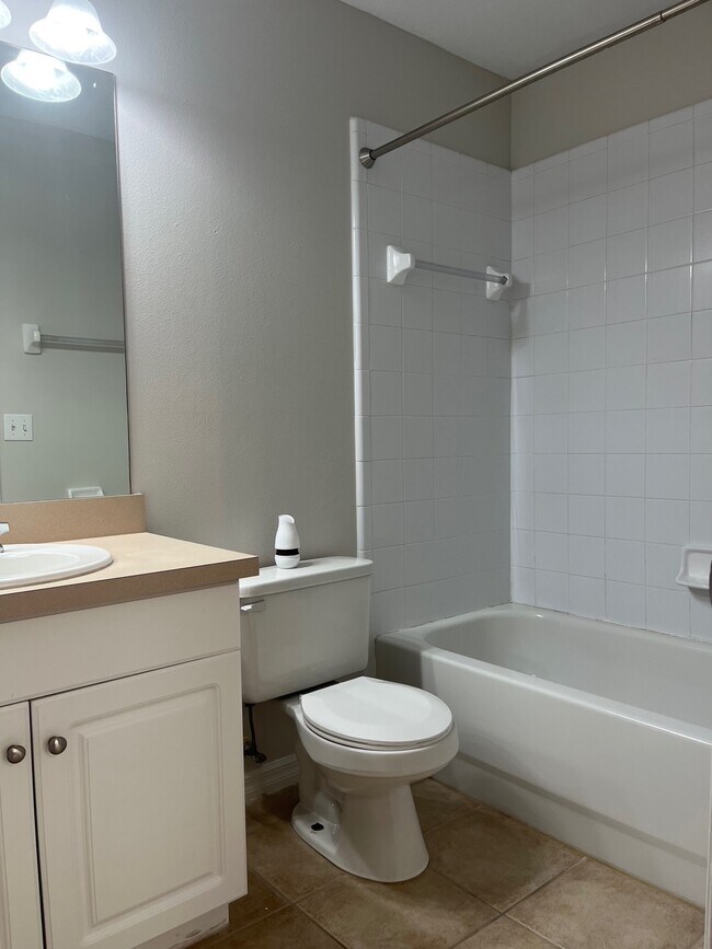 Building Photo - 2636 SW 35th Pl