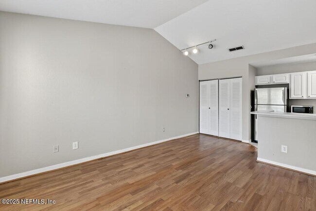 Building Photo - 13703 Richmond Park Dr N