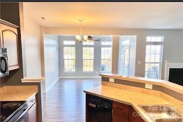 Building Photo - 4013 Holly Villa Cir