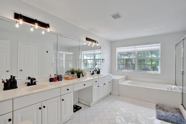 Building Photo - 16405 Diamond Head Dr