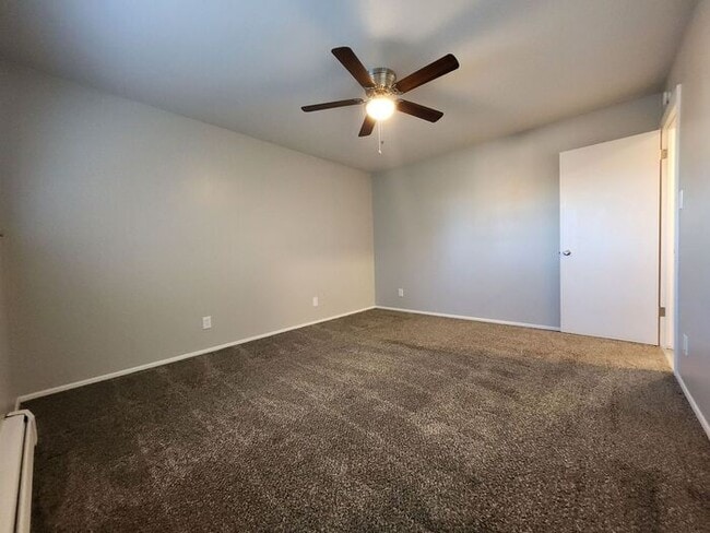 Building Photo - Beautifully Renovated 1-Bed, 1-Bath Apartment – Main Level Living | Move In Today and Get Your 2n...