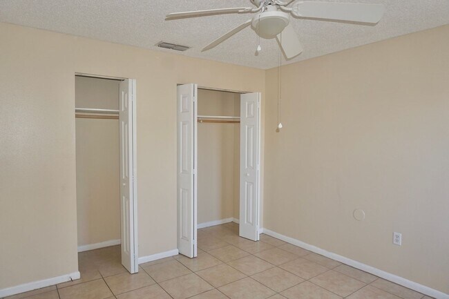 Building Photo - 2571-2575 Elm Ave