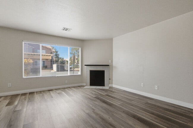 Building Photo - 350 S Durango Dr