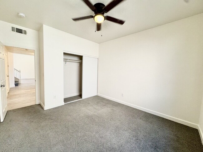 Building Photo - Spacious 4BD/3BA NLV Home with Downstairs ...
