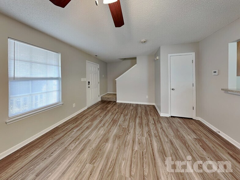 Building Photo - 535 Railway Pl SW