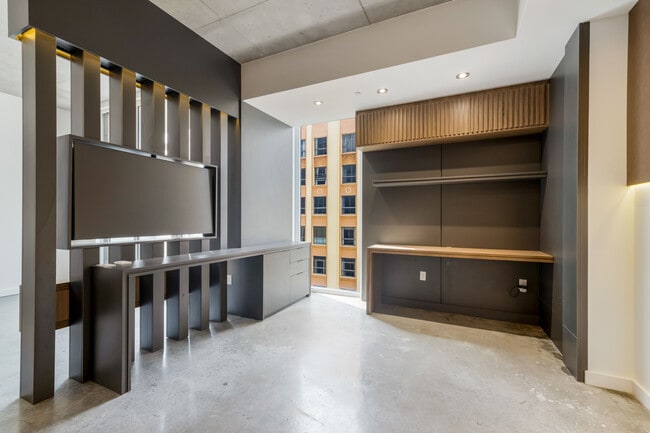 Building Photo - 151 SE 1st St