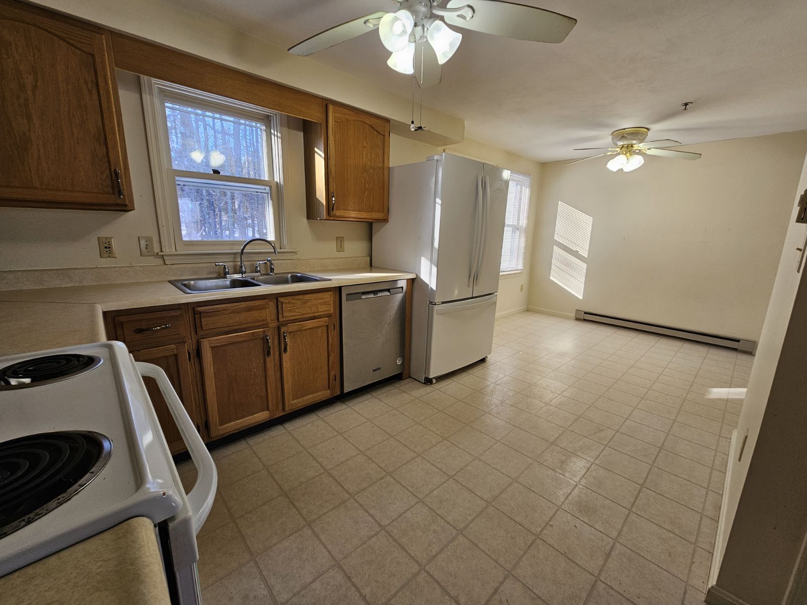 Building Photo - 27 Candlewood Ln