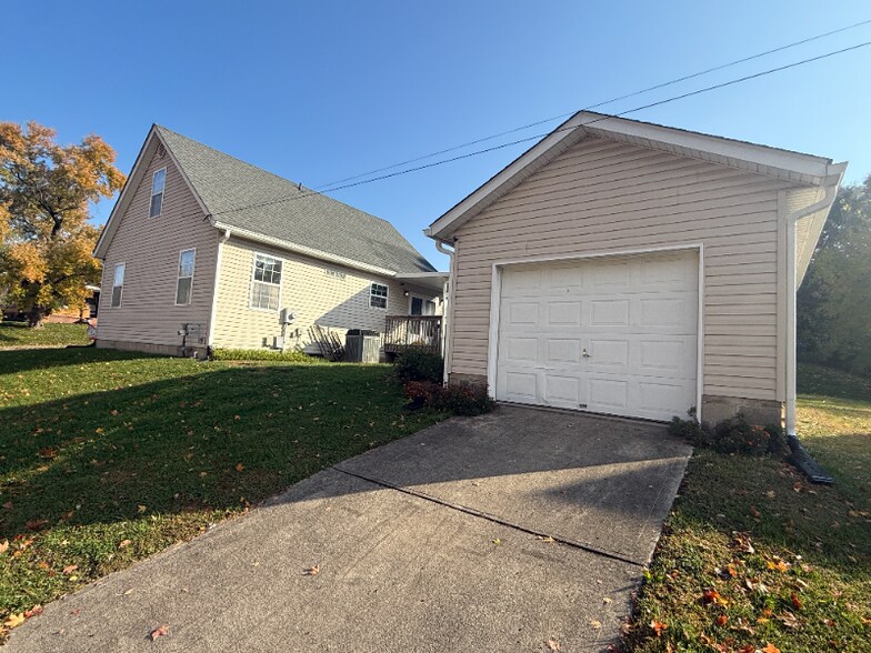 Building Photo - 3602 E 5th St