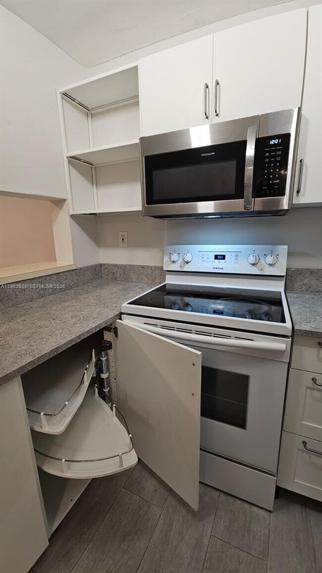 Building Photo - 5720 SW 5th St