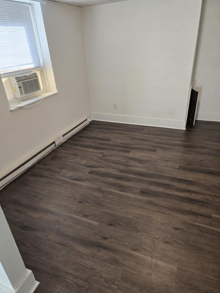 Building Photo - 102 E Market St