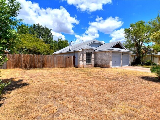Building Photo - 813 Primrose Ln