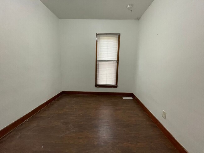 Building Photo - 619 Highland Ave
