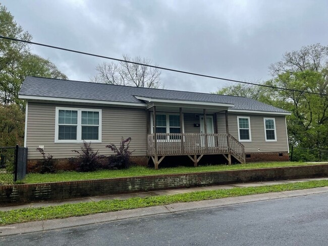 Building Photo - Beautiful 3 Bedroom Home in Lockwood Community!