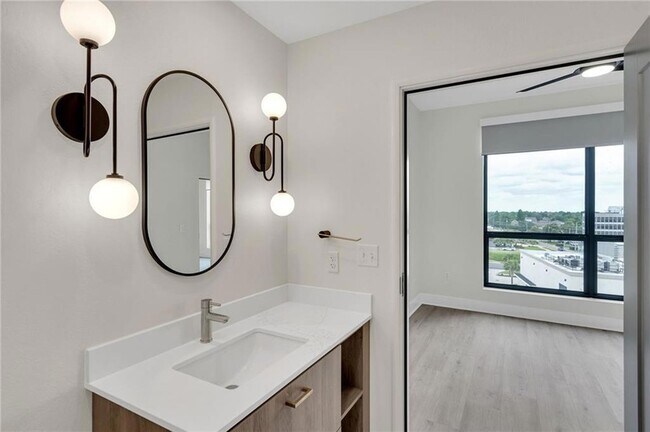 Building Photo - 3100 Lake Villa Dr