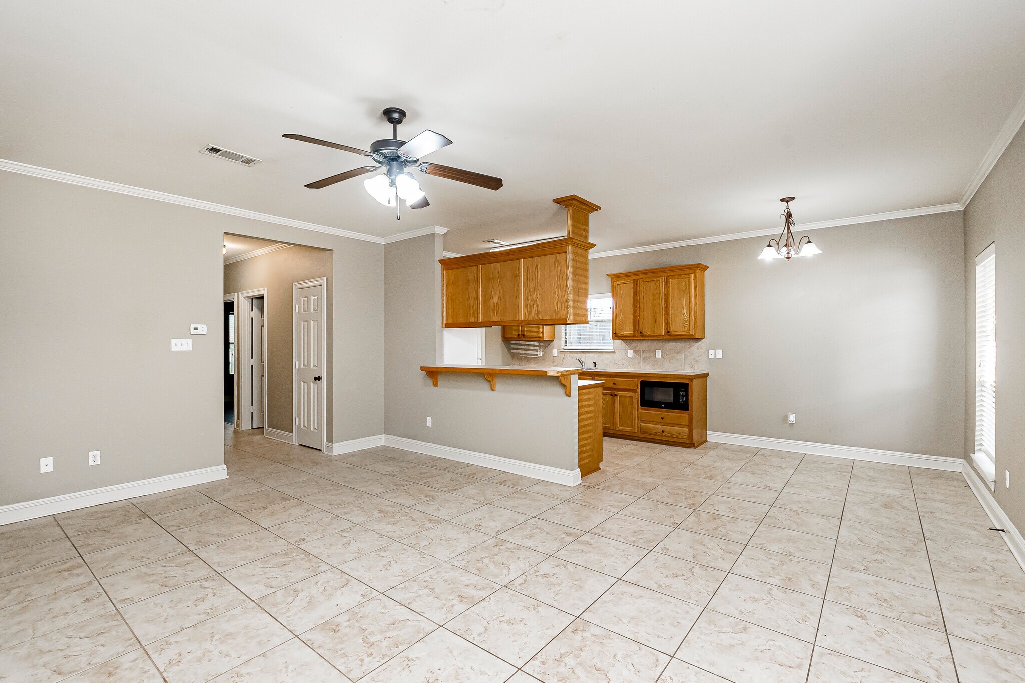 Building Photo - 828 Meadow Bend Dr